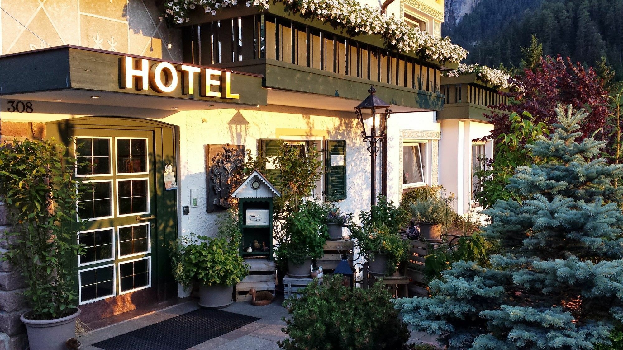 Chalet Hotel Hartmann - Adults Only Ortisei Exterior photo